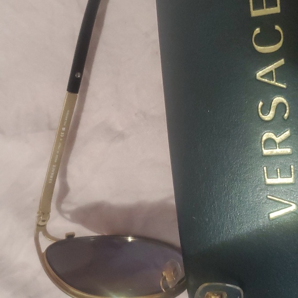 VERSACEMedusa Greca Cat-Eye polarized Sunglasses - Picture 7 of 8